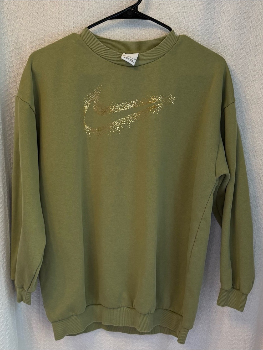 Nike Olive Green Crewneck Sweatshirt With Metallic Gold Swoosh Logo   Size XL